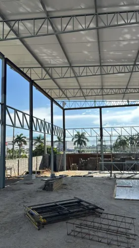 Área para locação com 600 m² de área construída na Av. Olivia Flores