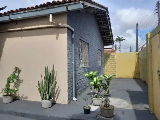 Casa ampla na Parangaba, 3 quartos, 6 vagas!!!