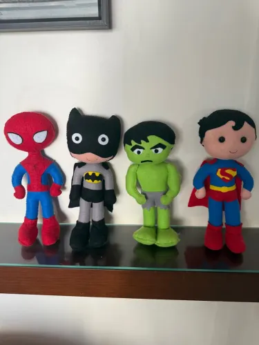 Boneco de feltro heróis (4 bonecos juntos)