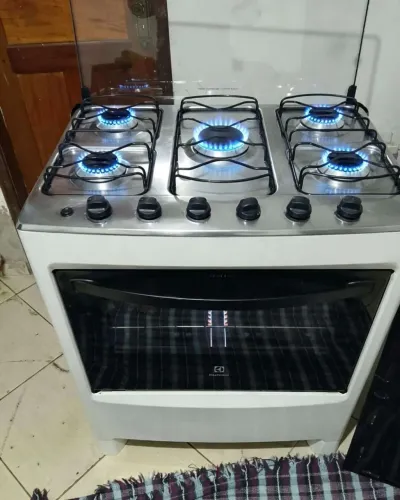 Fogão elétrico semi novo