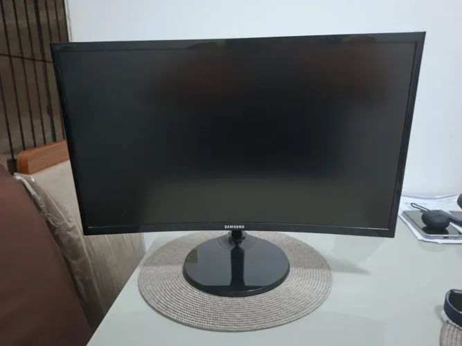 Título: Monitor Samsung Curvo 24" Full HD C24F390FHL HDMI