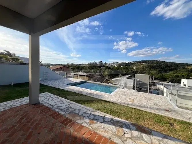 Casa a venda no Condomínio Santa Isabel com 3 suítes e piscina