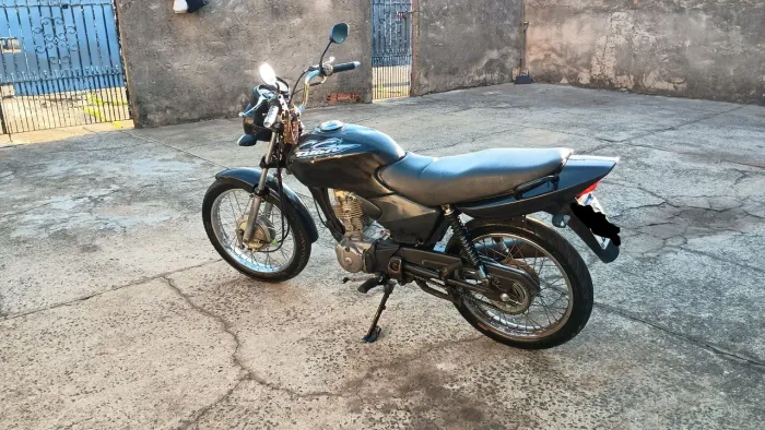 Moto inteira valor negociável.