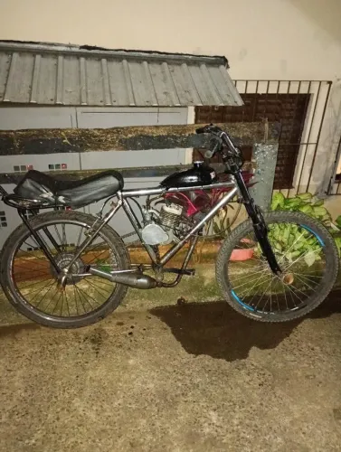 Bicicleta motorizada boa nada para fazer é só pegar e andar
