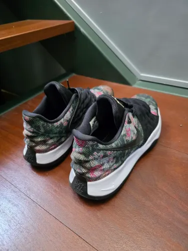 Tenis Nike Kyrie 1 Low Black 40/41