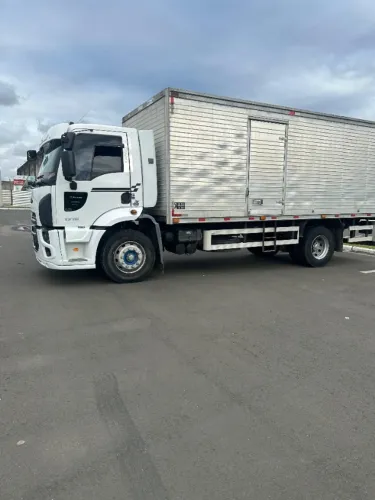 Caminhão Ford Modelo Cargo 1719