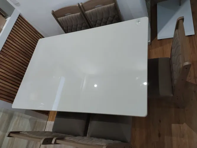 Mesa com 6 cadeiras, tampo com vidro bege