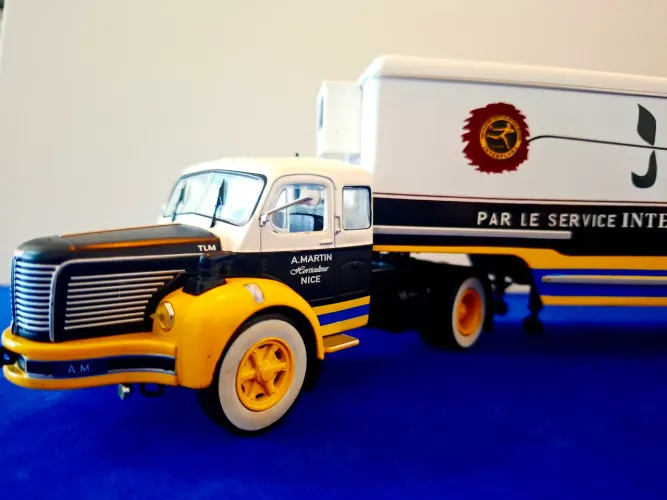 Miniatura Caminhão 1:43 Berliet Interflora Francês
