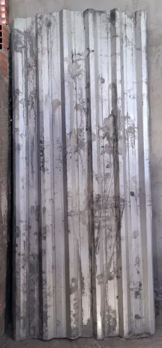 3 peças de telha zincada 2,2m X 1,0m pouco usadas