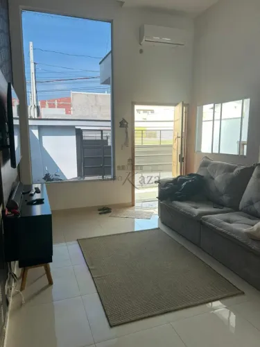 Oportunidade - Casa - Setville Altos de São José - 2 Dormitórios - 82m².