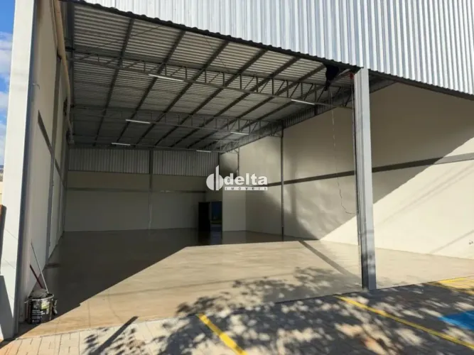 Galpão disponível para locação no bairro Novo Mundo em Uberlândia-MG