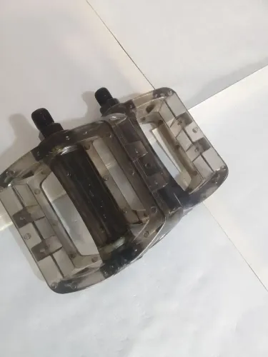 Pedal plástico transparente rosca fina PRO