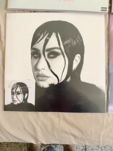 DISCO DE VINIL DEMI LOVATO REVAMPED + CARD AUTOGRAFADO