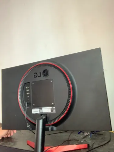 Vendo Monitor LG 180hz Full HD no preço, tudo certo so estou sem caixa