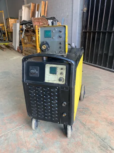 Máquina De Solda Mig/Mag ESAB 558 Trifásica - Desempenho Industrial E Robustez