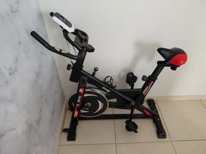 Vendo bicicleta ergométrica.