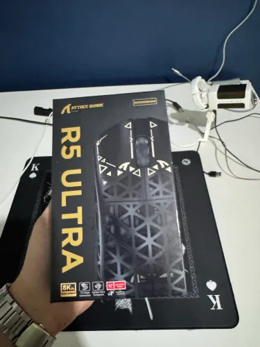 Ratón para jogos sem fio ATTACK SHARK R5 Ultra Fibra de Carbono PixArt PAW3950MAX