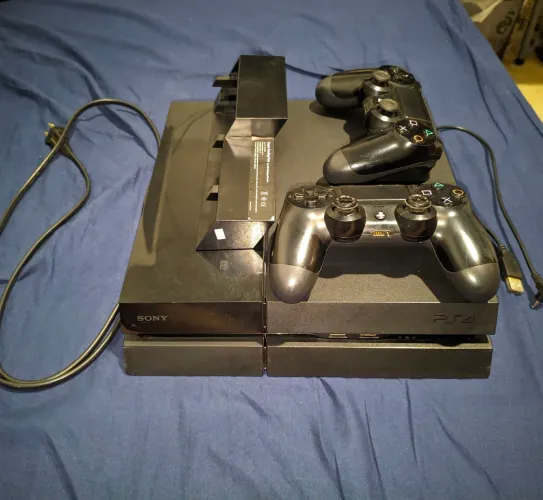 PS4 Fat 500GB + 2 Controles + Cooler (Usado)<br>