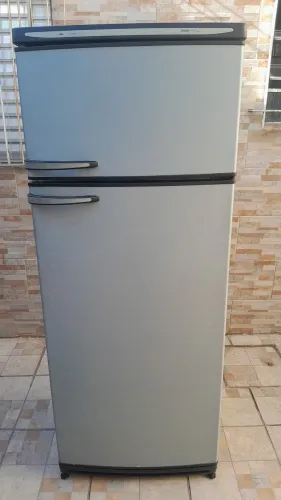 Geladeira Dako duplex de 450 litros com tecnologia turbo para um resfriamento mais rápido