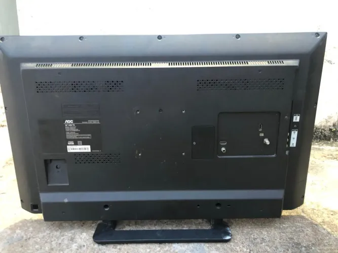 Tv AOC 32 polegadas com tela quebrada 