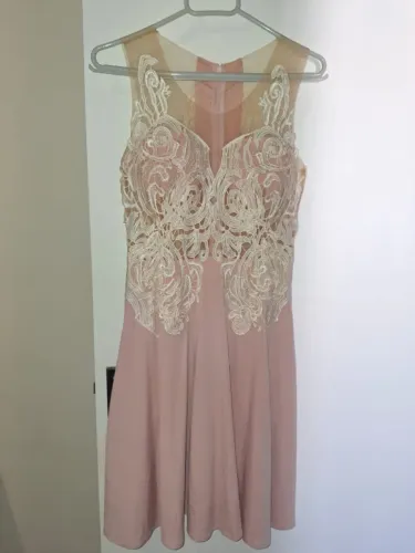 Vestido de festa rosé com renda e tule