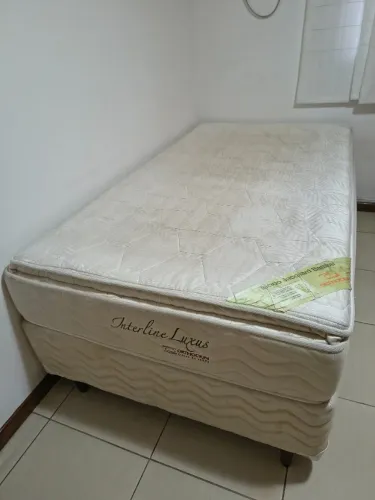 Box com cama auxiliar solteirão com colchão de mola