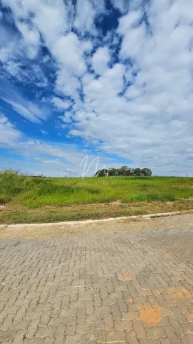 Terreno de 638,63 m² à venda no Condomínio Ville Sainte Anne (Le Jardin),