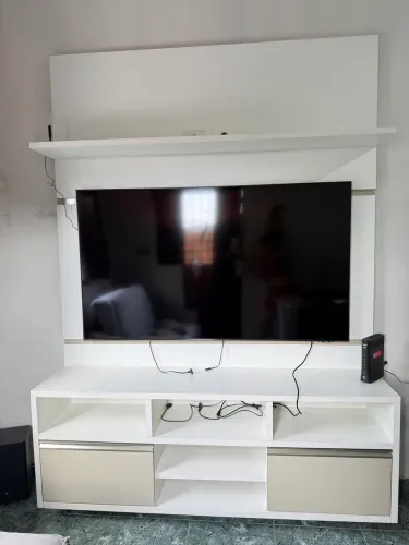 Painel para TV até 75 Polegadas - Branco - Ótimo Estado