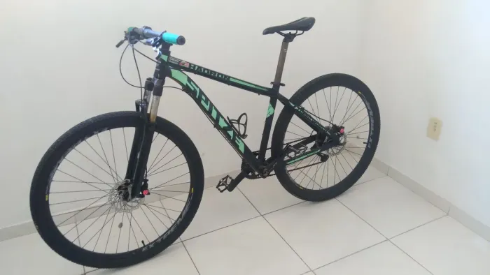 Vende-se um bicicleta MTB.