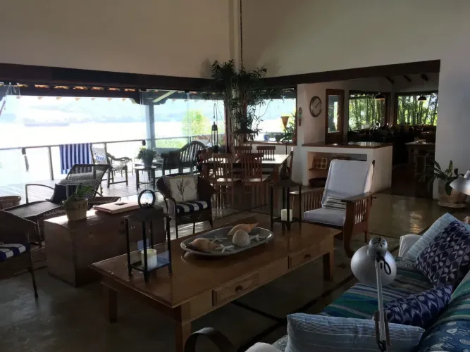Casa para Locação ou Venda na ILHABELS. 6 quartos em Feiticeira - Ilhabela - SP