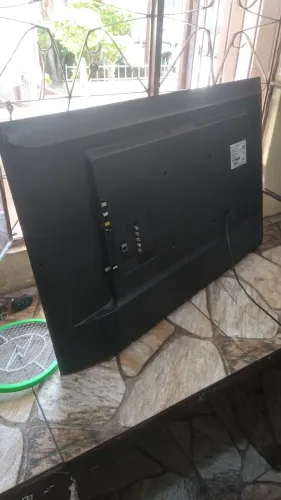 Vendo essa TV smart 43 polega tela quebrada. 80 reais no pix
