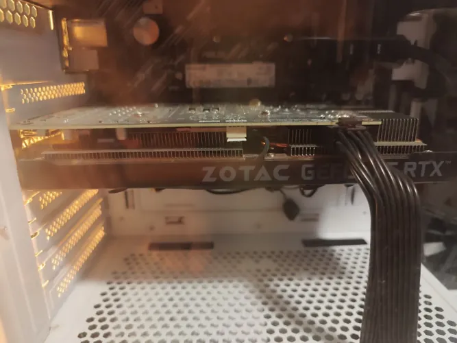 PC Gamer com placa de vídeo dedicada.