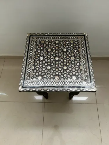 Mesa de Canto Marroquina Incrustada em Madrepérola Legítima