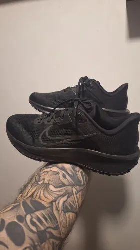 TENIS NIKE QUEST 6 ORIGINAL TAMANHO 41 (VENDA SÓ PRESENCIAL E NÃO ACEITO OFERTA)
