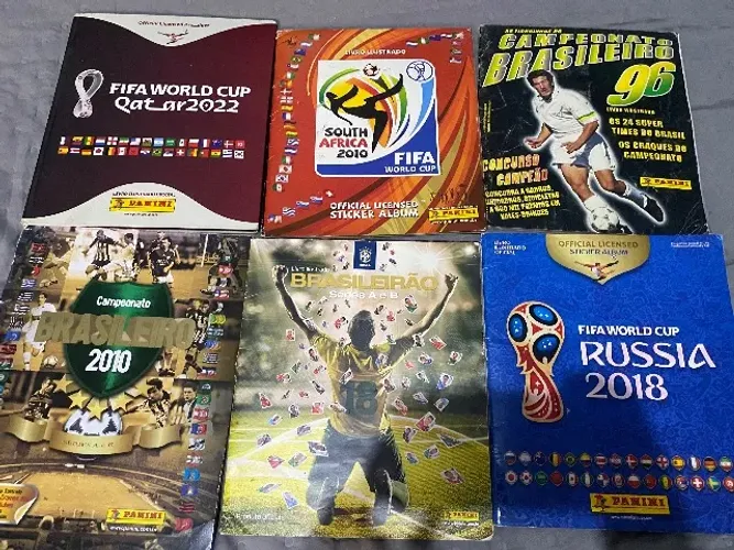 Vendo álbuns de figurinhas 