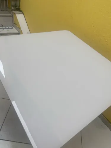 Mesa com tampo de vidro com 4 cadeiras