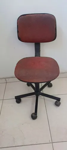 Cadeira de Escritório Vermelha - Com uso
