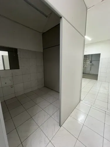 Oportunidade Única: Galpão Comercial na Av. Dona Constança!
