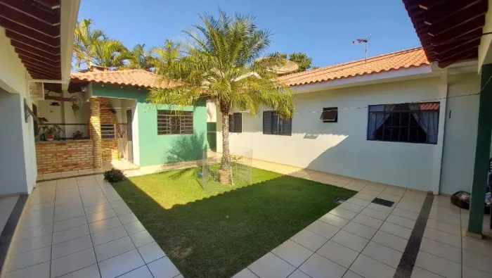 Casa a Venda Terreno inteiro com 182 M2 de construção Zona Sul de Maringá