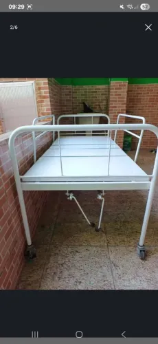 Cama hospitalar com colchão com proteção impermeável
