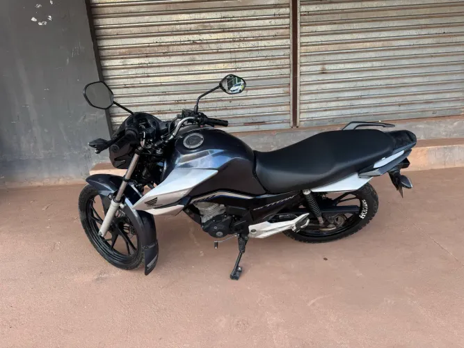 Vendo titan ano 2022