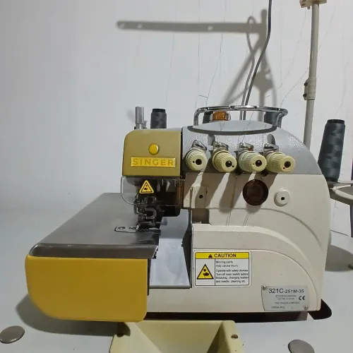 Maquina interloque Singer tecidos finos e leves