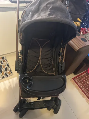 Vendo carrinho de bebê semi novo,usado poucas vezes