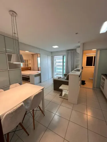 Vendo apartamento com 1/4 no Caminho das Árvores