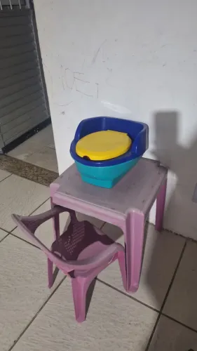 Doacao mesa e cadeira infantil