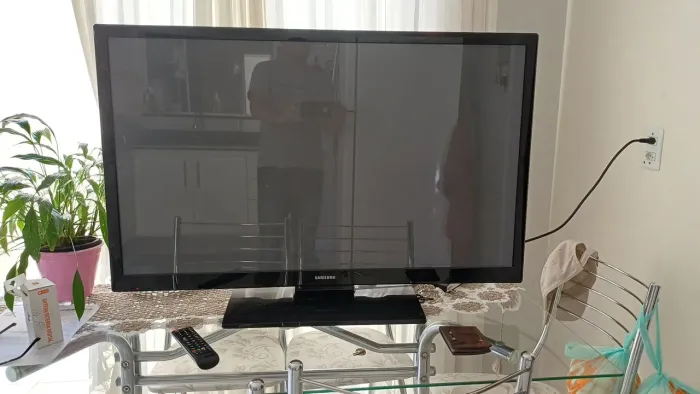 Tv Samsung 43 pol.em ótimo estado de conservação e funcionamento sem nenhum defeito