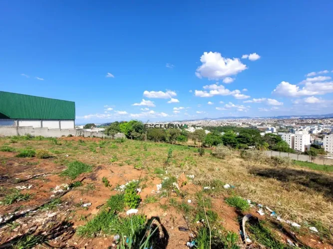 Lote de 2.000 m² no Bairro Cabral em Contagem!!