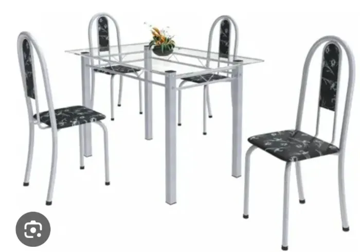 Mesa com 4 cadeiras