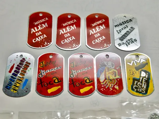 Lote Coleção Tag Hits Coca-Cola 2008 - 9 Placas + 5 Correntes Lacradas