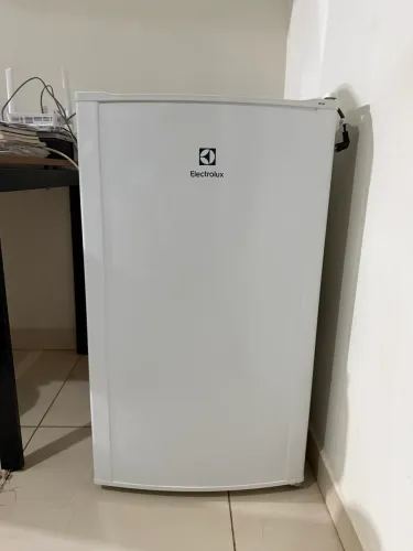 Frigobar Electrolux RE120 122L Branco - Impecável, Pouco Uso